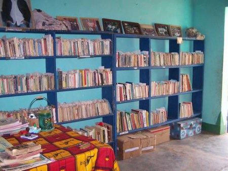 La bibliothèque de Béréba alimentée par nos expéditions  