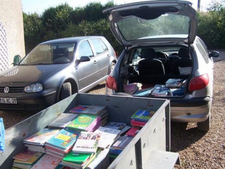 Livres et manuels scolaires collectés avant l'expédition