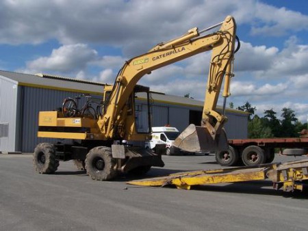 La pelleteuse prête pour le départ au Burkina
