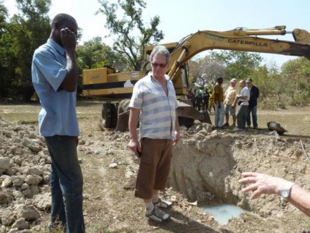 Le donateur de la pelleteuse en visite à Béréba