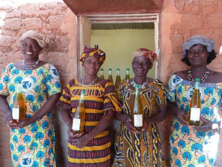 Les femmes qui assurent la gestion de l'atelier de pressage 