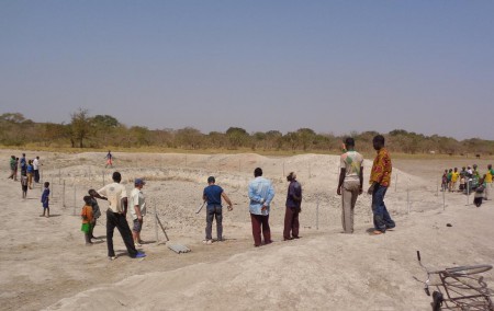 Installation d'un entourage par des accompagnateurs  