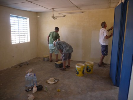 Peinture des locaux d'un dispensaire dans un centre de santé (01/2018) après celle d'une maternité  (01/2017)
