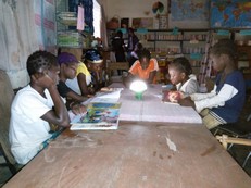 des lampes solaires (Schneider Electric) pour les 2  bibliothèques 