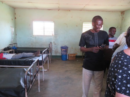 01/2019 Visite du dispensaire de Béréba où 6 matelas neufs ont érté remis en décembre 2018 (3 visibles sur photo)